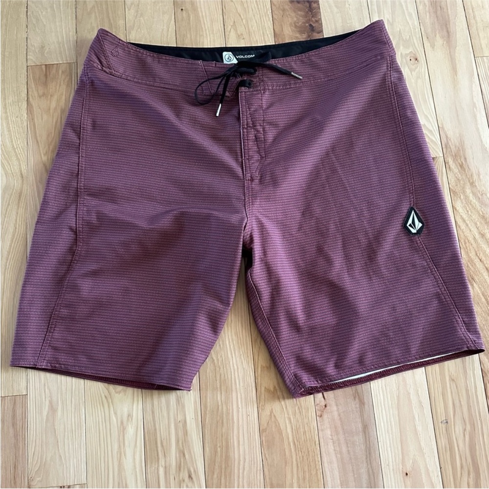 Men’s size 38 Volcom hybrid swim shorts